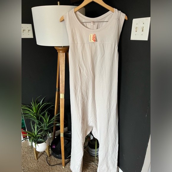 NWT FREE PEOPLE MOVEMENT Hot Shot Twisted Onesie In Tofu MSRP $80 Size XL - Picture 6 of 10